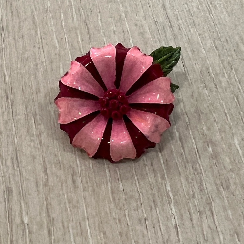 Late 60s/ Early 70s Petite Enamel Flower Brooch